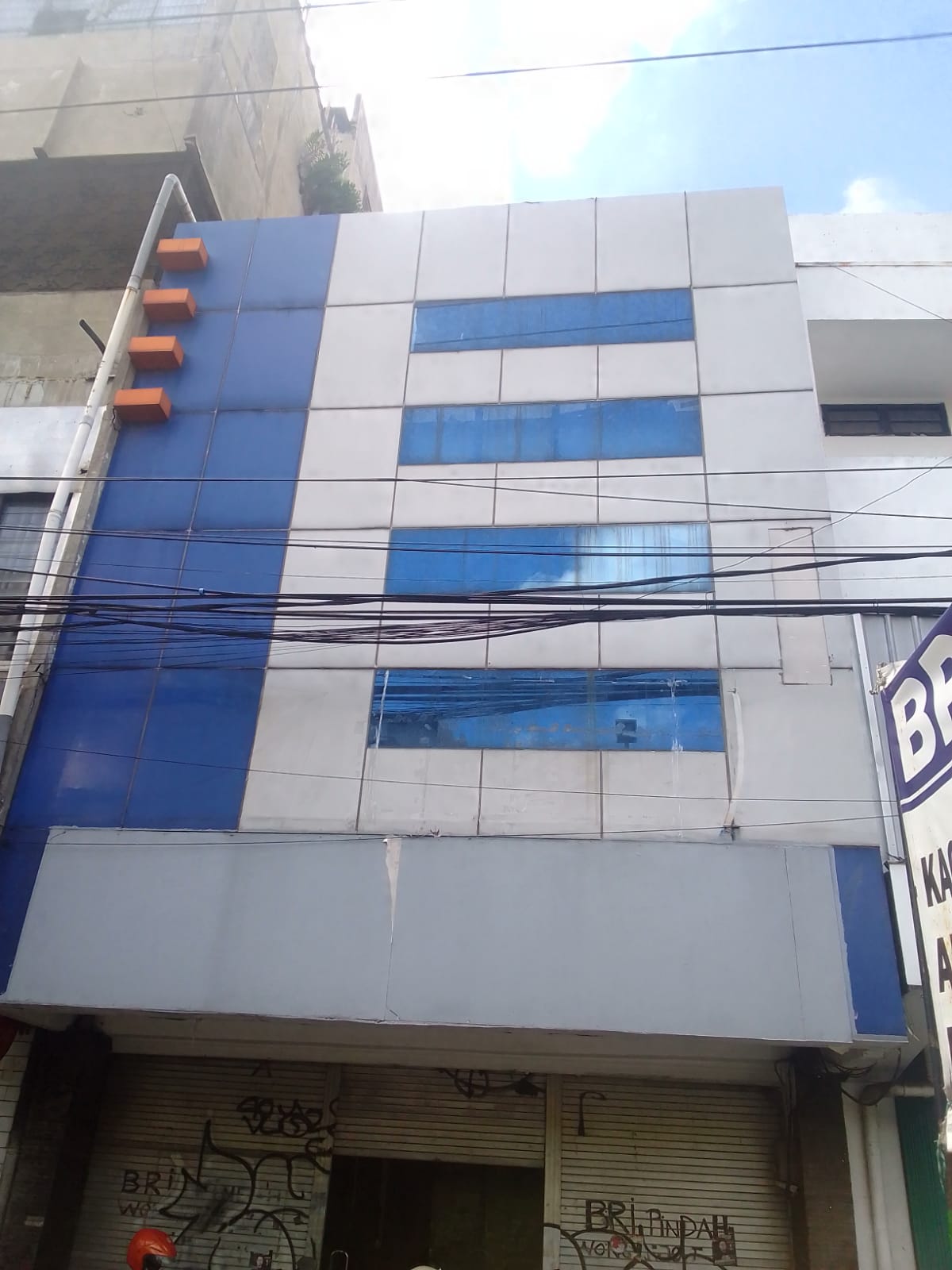 Ruko 3 Lantai di Raya Kedungdoro, Surabaya