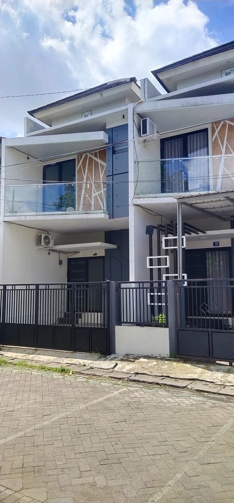 Rumah minimalis 2 Lantai di Kutisari