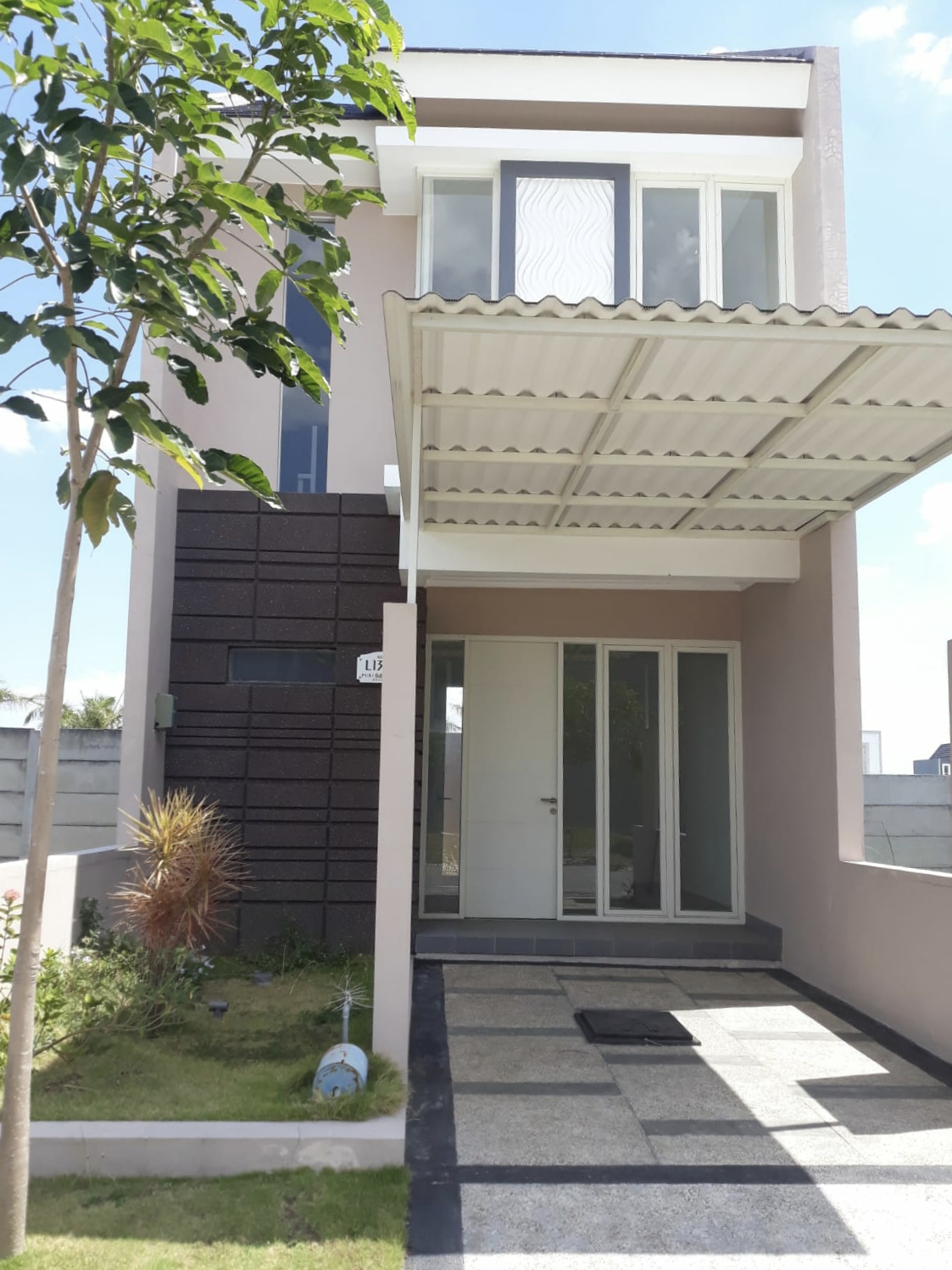 Rumah minimalis 2 Lantai di Puri Shafira Menganti, Gresik
