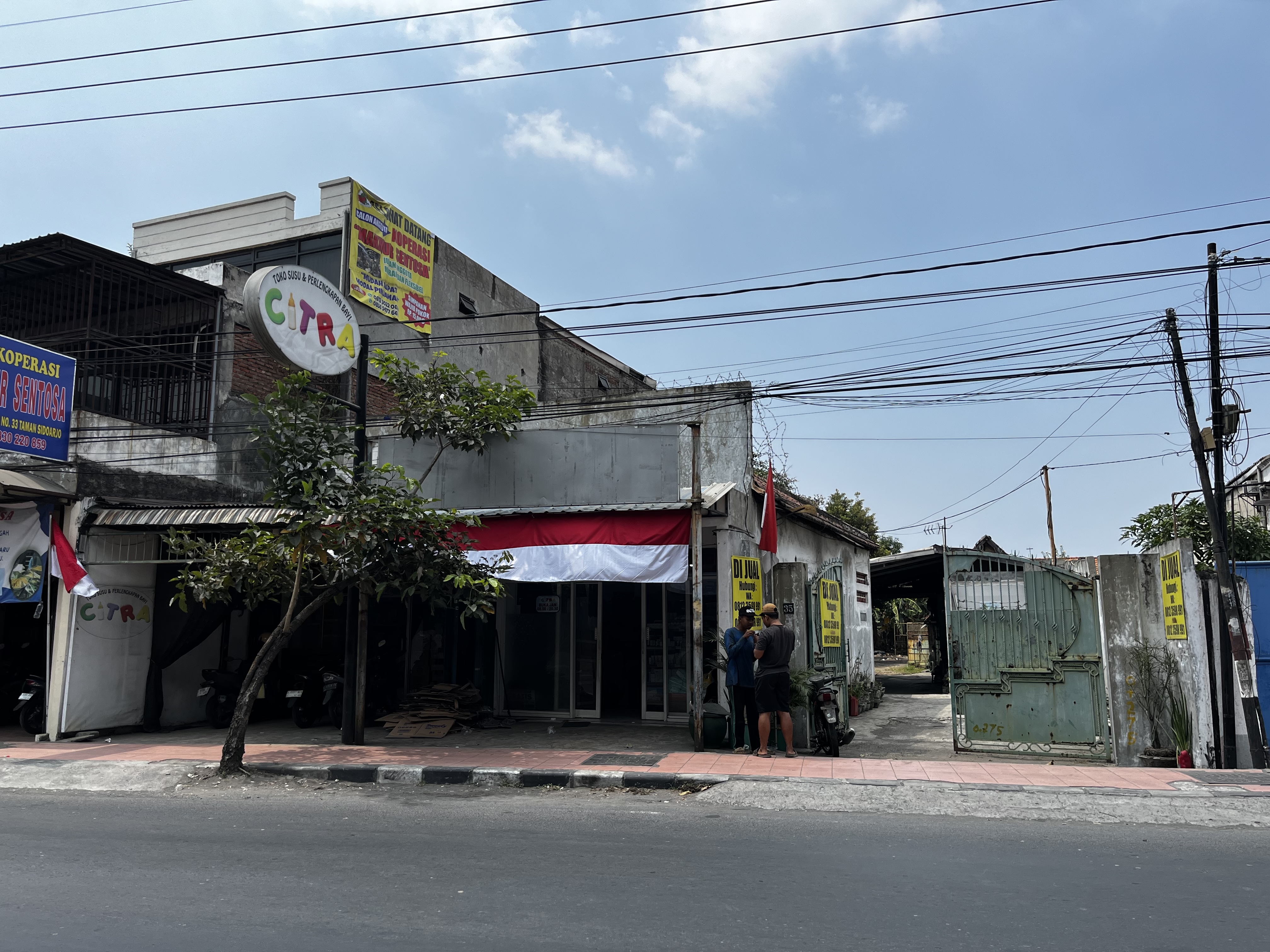Rumah dan Ruko beserta Pekarangan di Raya Taman, Sidoarjo